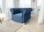 Fotel Chesterfield niebieski – tapicerowany Magic Velvet z ozdobami