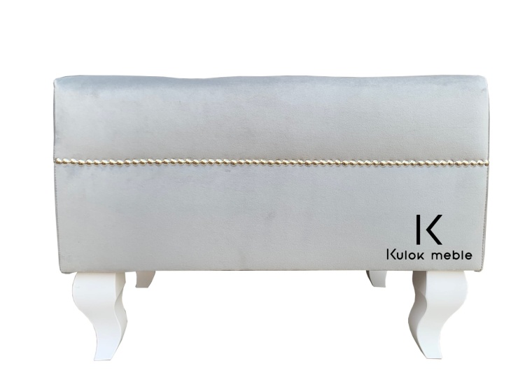 Podnóżek w welurowej tkaninie na zamówienie