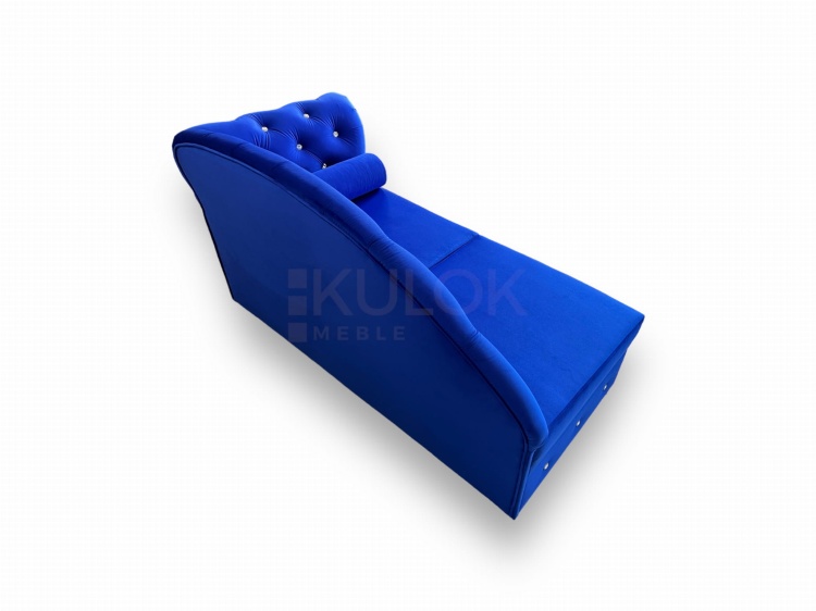 Dwuosobowy szezlong na niskich nóżkach tapicerowany w welurze