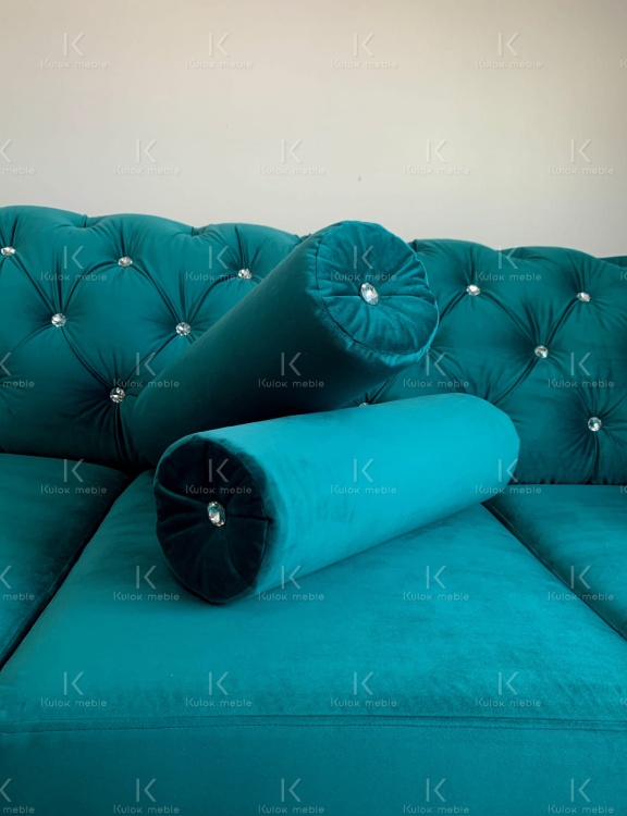 Pikowana aksamitna poduszka z srebrnym kryształkiem