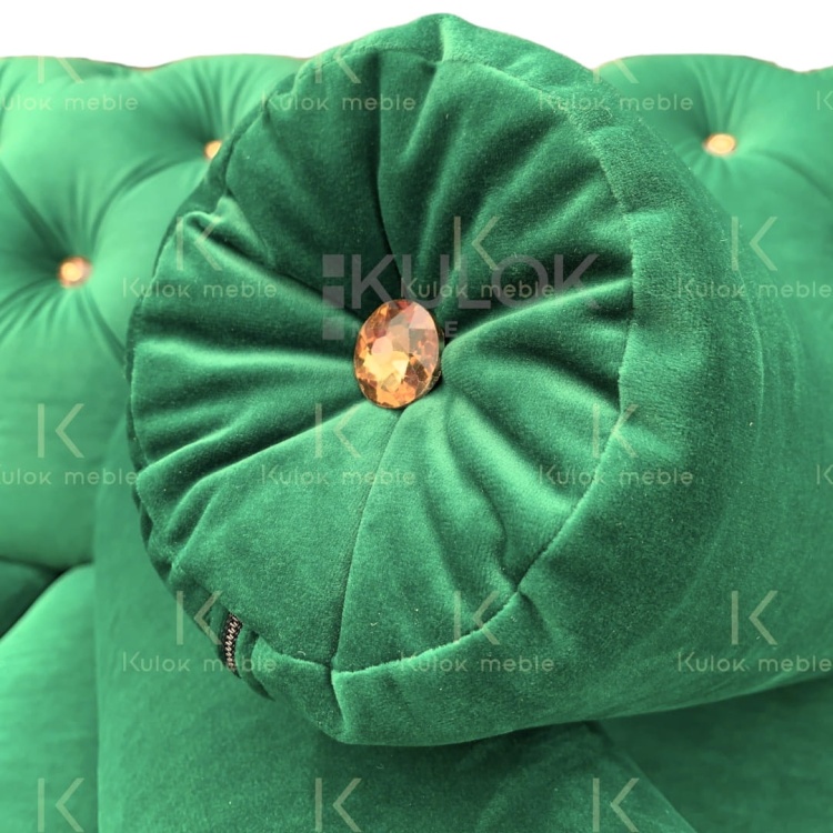 Złoty kryształek dekoracyjny w poduszce glamour