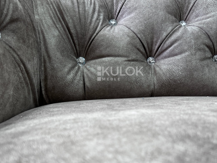 Sofa Chesterfield z wyjątkową jakością w kolorze szarym i z kryształkami