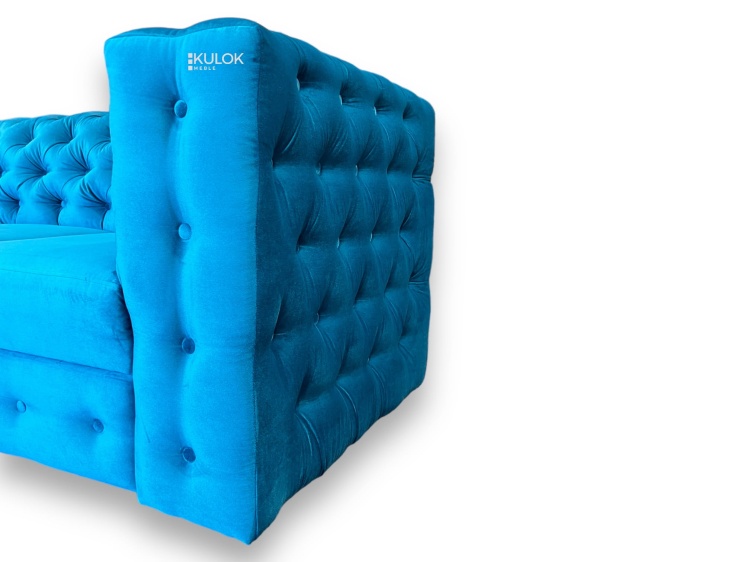 Pikowana kanapa 3-osobowa "Manchester" - mebel od polskiego producenta mebli tapicerowanych.