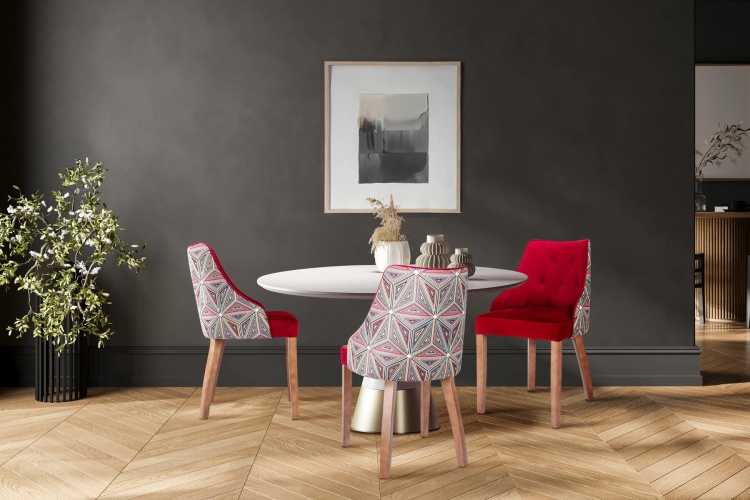 Czerwone welurowe krzesło Madonna w salonie