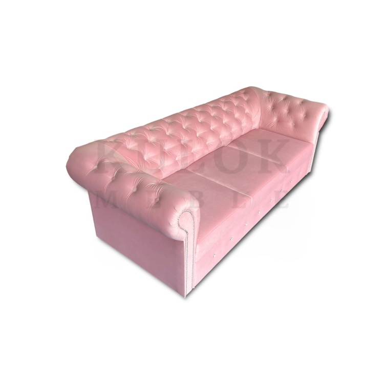 Detal pikowanych guzików na oparciu - Sofy Chesterfield rozkładane od producenta