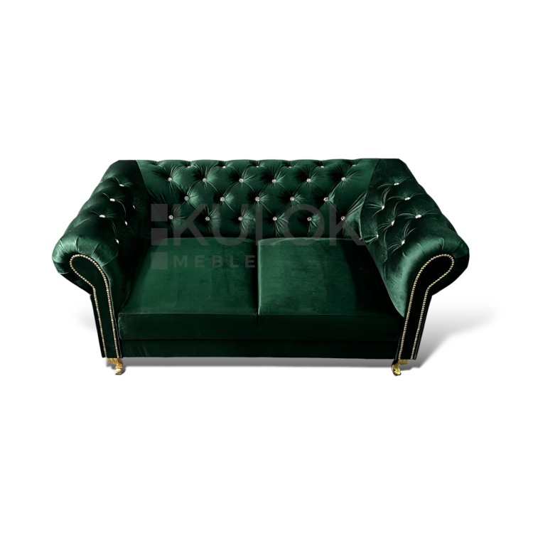Sofa dwuosobowa Chesterfield Lux w butelkowej zieleni - tkanina Primo 8818 Velvet, pikowana kryształami Swarovski, złote elementy, złote nogi Ludwik chrom.