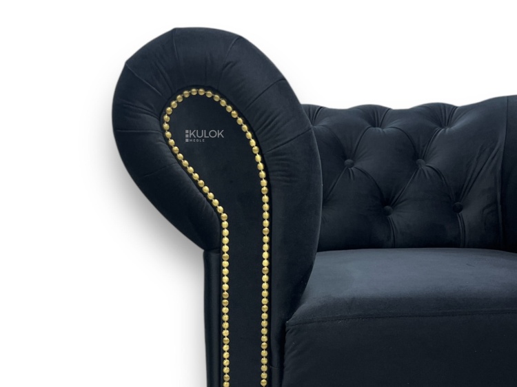 Detale mosiężnych ćwieków na czarnym fotelu Magic Velvet 2219