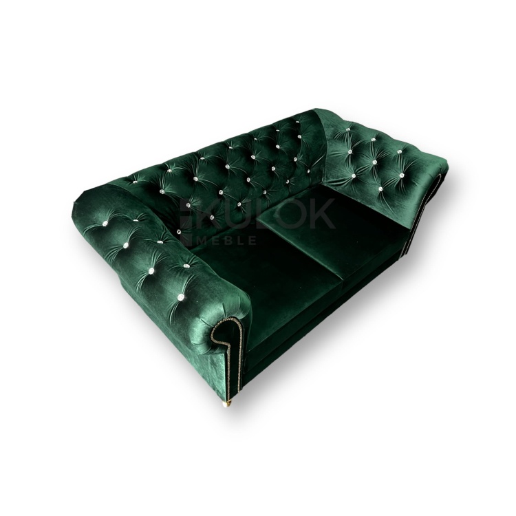 Sofa Chesterfield 2-osobowa Lux - butelkowa zieleń, materiał Primo 8818 Velvet, pikowanie kryształami Swarovski, złote detale, błyszczące złote nogi Ludwik chrom.