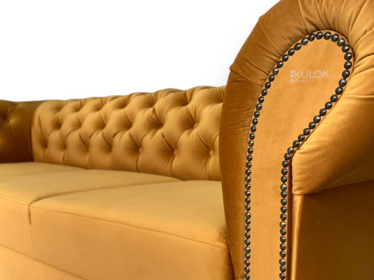 sofa trzyosobowa glamour na drewnianych nogach