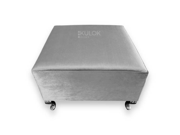 Pufa Chesterfield Ikoo 19 z srebrnymi nogami – idealna do salonu.