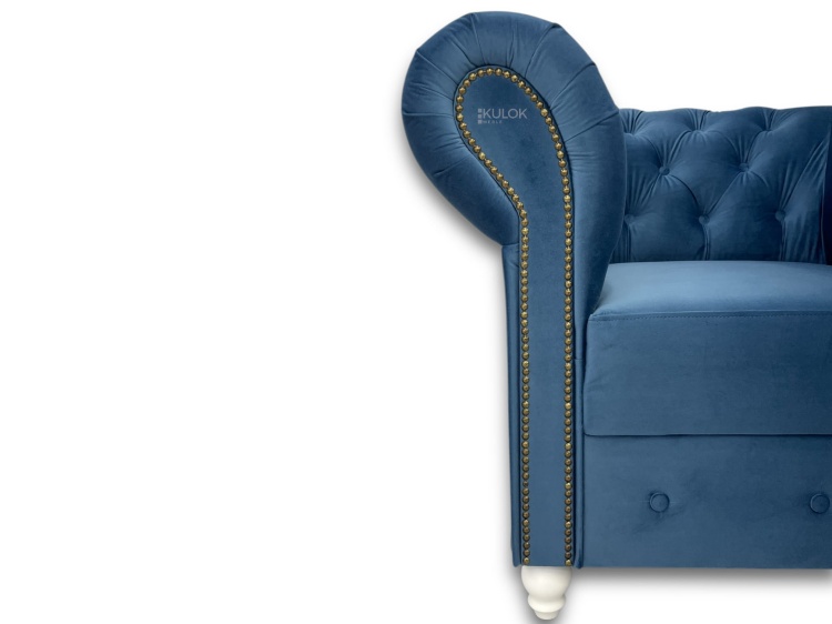 ekskluzywny fotel Chesterfield na białych nogach