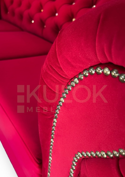 Czerwona Sofa w Królewskiej Czerwieni - Złoto-Brązowe Akcenty Swarovski. listwy ćwieki ozdobne na zamówienie na wymiar