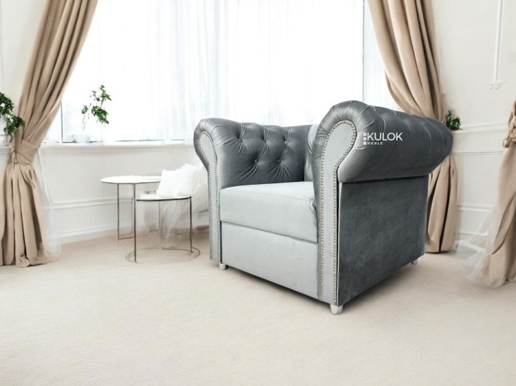 Srebrny fotel Chesterfield na stylowych metalowych nogach
