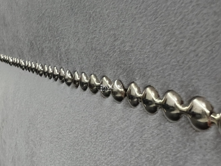 Detal listwy srebrny podnóżek ikoo 19