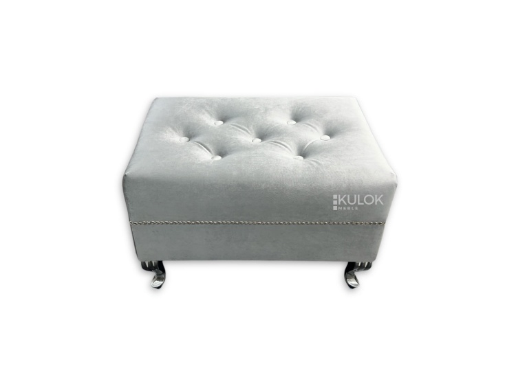 Elegancki podnóżek Chesterfield w stylu klasycznym