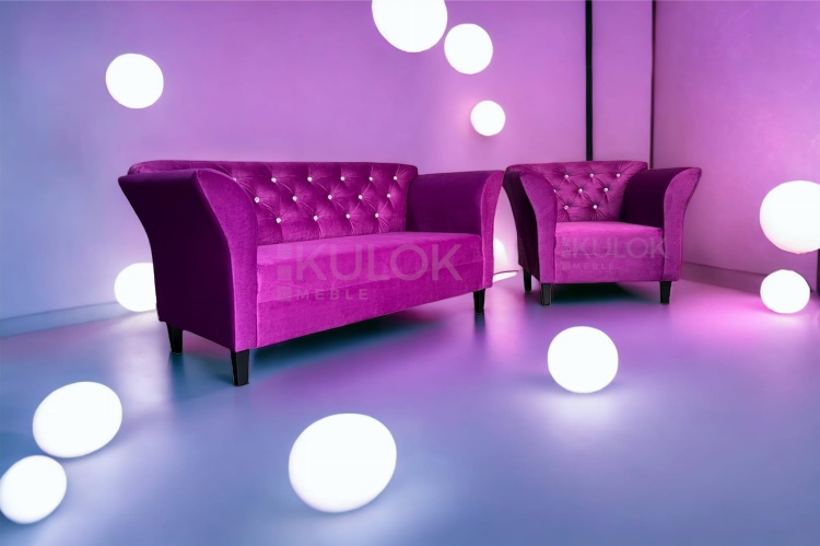 Nowoczesny Design - Purpurowa Sofa Chester Lux z Fotelem Chester Lux. Elegancki komplet wypoczynkowy do salonu.