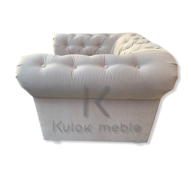 Ekskluzywny Beżowy Fotel Chesterfield - Prestige 2761 beż fotel na białych Drewnianych Nogach rzeźbionych.