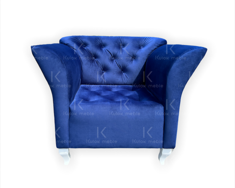 Granatowy Fotel Skandynawski Chester z Tkaniną Magic Velvet 2216 - Ręcznie Robione Guziki, Białe Nogi Ludwika, Nowoczesny Design dla Eleganckiego Salonu