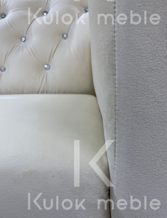 Amor Velvet Ecru - Styl i Komfort w Designerskiej Sofie Chester Lux z Pikowanym Oparciem