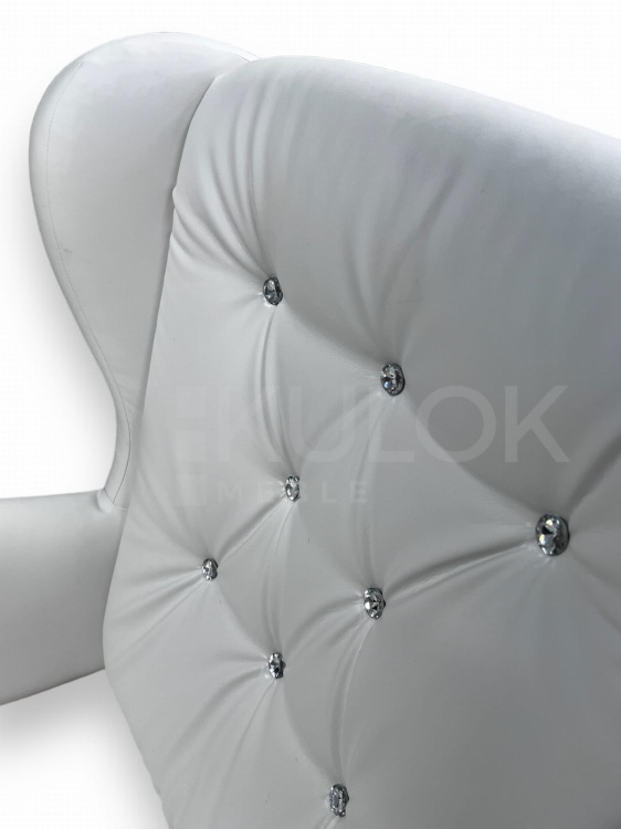 Elegancki Fotel Uszak Glamour - dekoracyjne pikowanie kryształkami Swarovski
