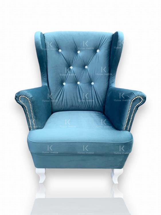 Niebieski Fotel z Kryształami Diamentowymi - Stylowy fotel jednoosobowy na wysokich nogach