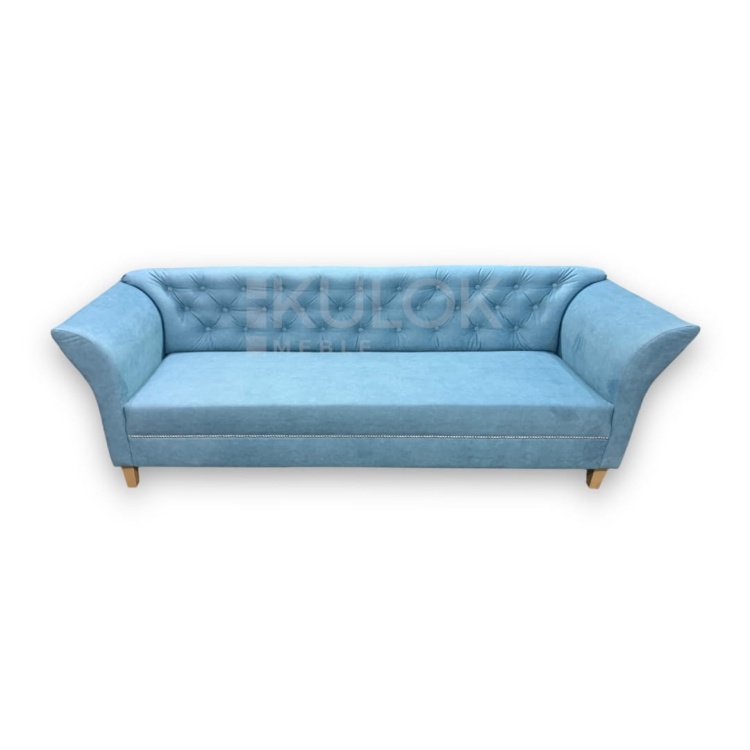 Pikowanie Guzikami - Jasnoniebieska Sofa na Drewnianych Nogach