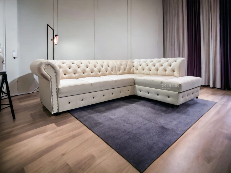 Narożnik glamour chesterfield Dubai Bis w salonie małym na środku