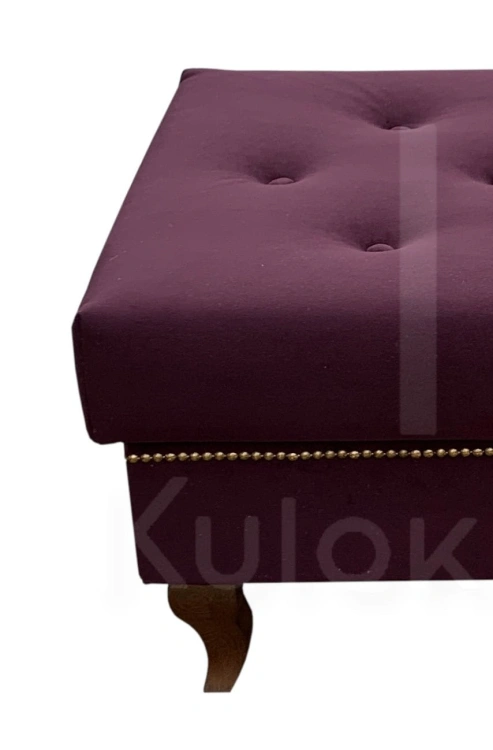 Pufa z ćwiekami i Magic Velvet