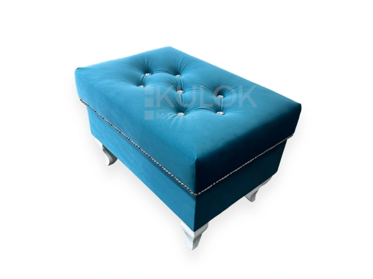 Elegancki podnóżek Chesterfield