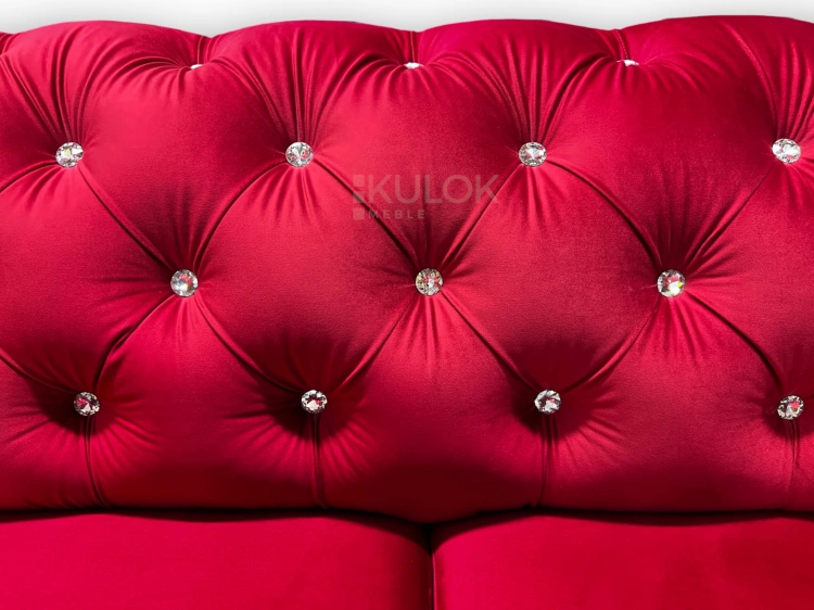 Starannie wykonana sofa dwuosobowa