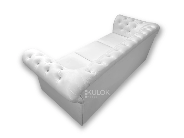 Oparcie kryształowe - Sofa Chesterfield z eleganckim akcentem