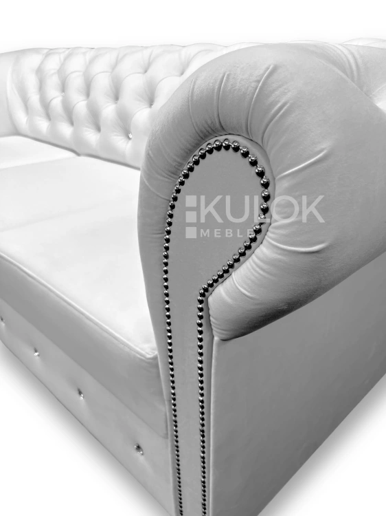 Sofa glamour biała pikowana
