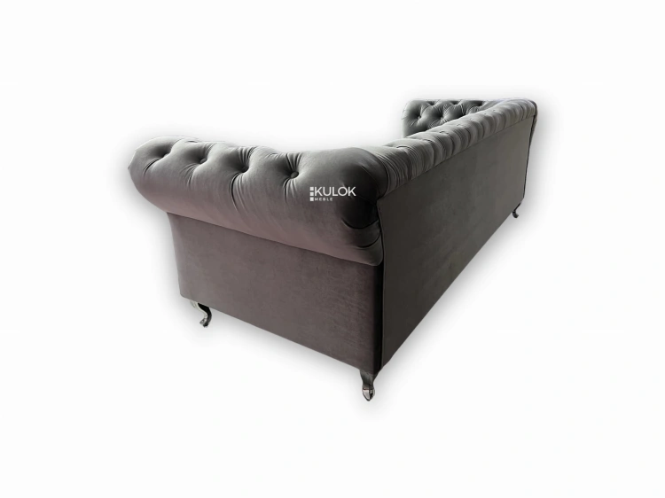 Sofa pikowana Chesterfield z chromowanymi nogami