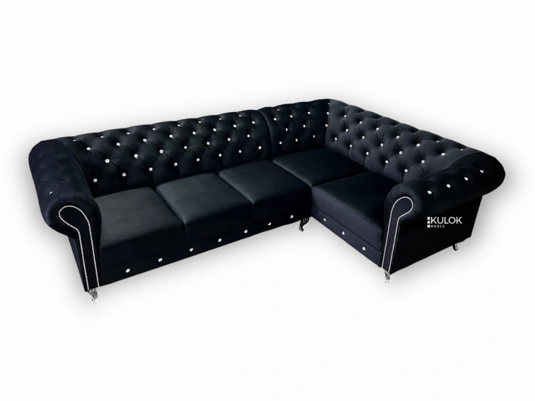 Elegancka czarna kanapa narożna Chesterfield z pikowanym oparciem i kryształkami