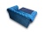Niebieska pikowana sofa z weluru w stylu glamour, dwuosobowa, eleganckie zdobienia i funkcja spania, klasyczna Chesterfield do salonu.