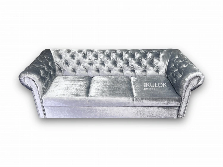 Luksusowa srebrna sofa chesterfield 3 osobowa z funkcją spania i połyskującymi kryształkami.