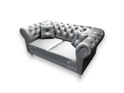 Sofa Ludwik z wysokimi nogami i ozdobnymi listwami