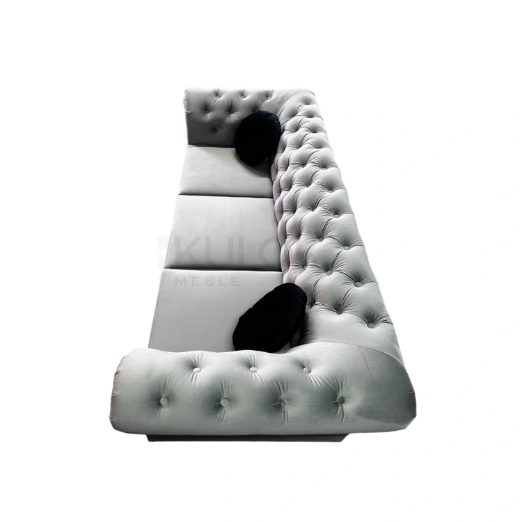 Ręczne tworzenie sofy Chesterfield - polska precyzja w każdym detalu.