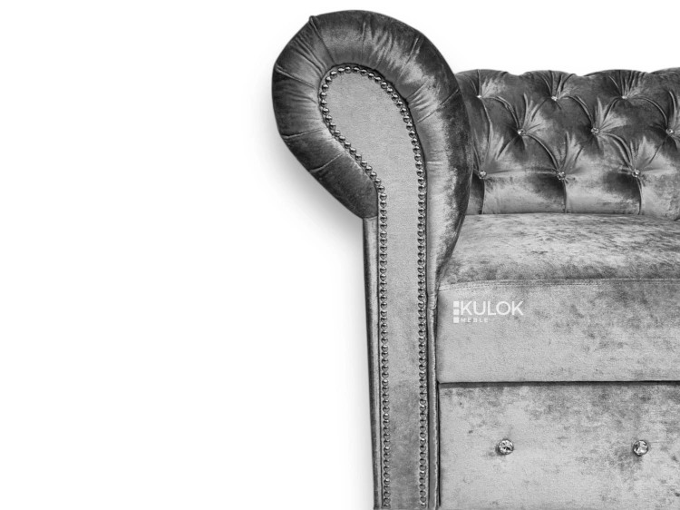 Sofa Chesterfield Glamour Warsaw w stylowym aksamitnym wykończeniu.