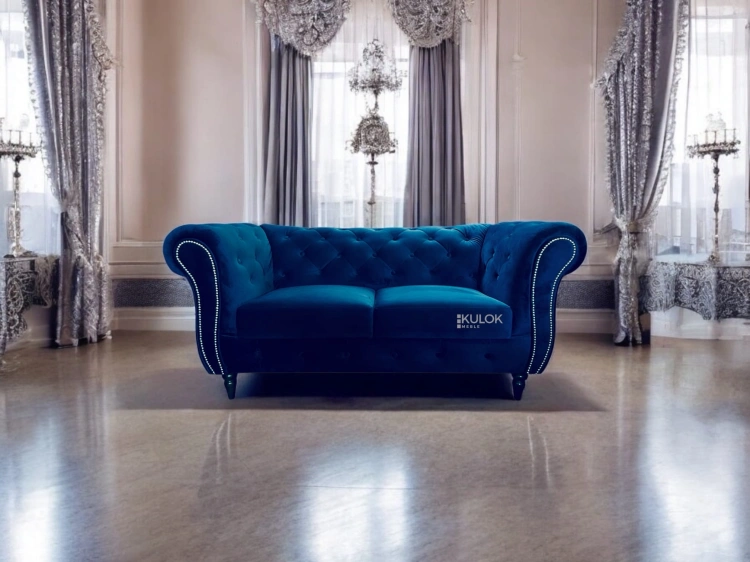 Granatowa sofa dwuosobowa z wytrzymałą konstrukcją z drewna bukowego i sprężynami falistymi