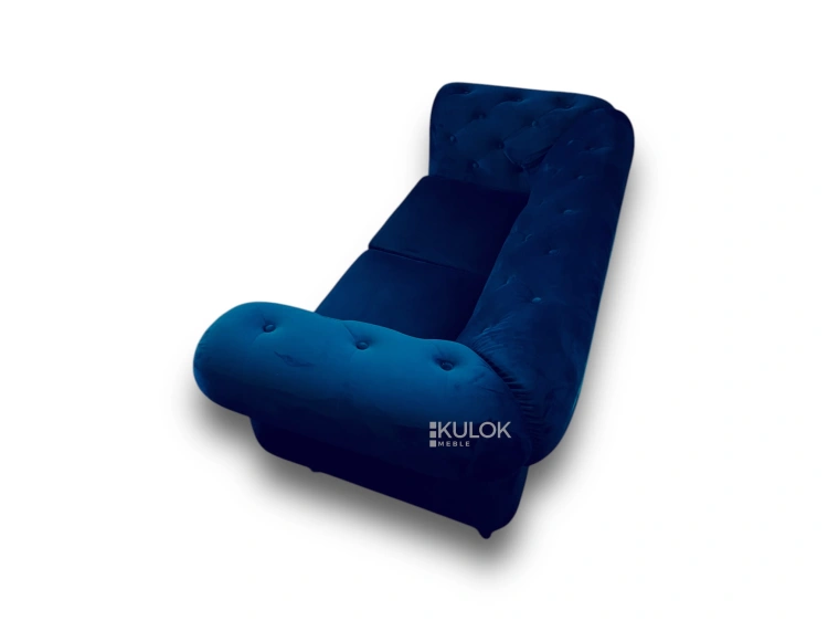 Chesterfield Windsor – ekskluzywna sofa na drewnianych nogach, idealna do wnętrz glamour