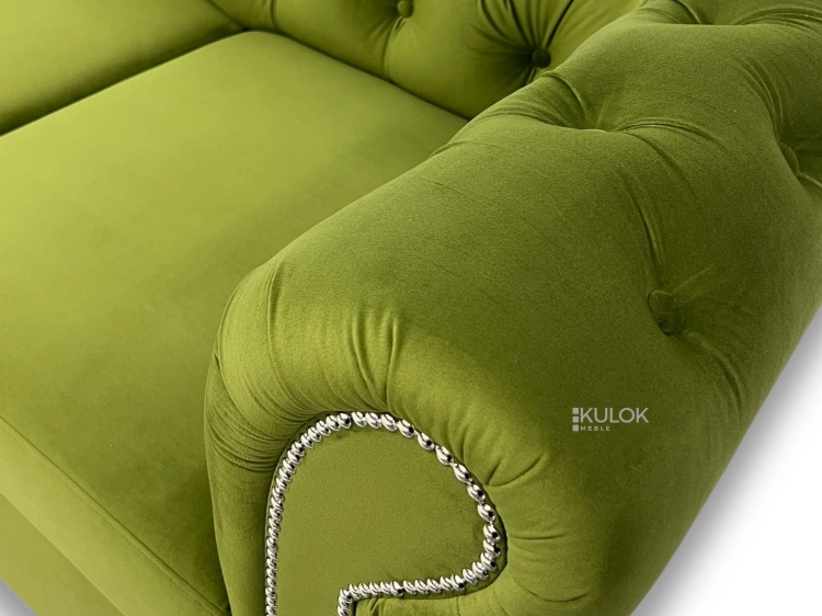 sofa do salonu w stylu angielskim