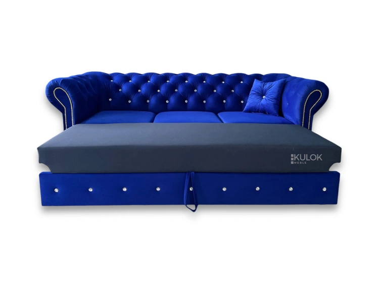 Nowoczesna sofa z tkaniną Magic Velvet i złotymi ćwiekami