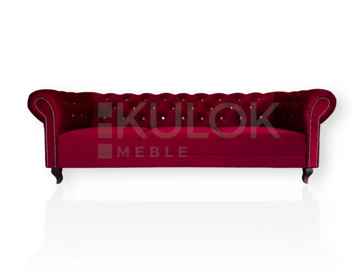 Elegancja i Komfort - Trzyosobowa Sofa Chesterfield w Królewskiej Czerwieni.