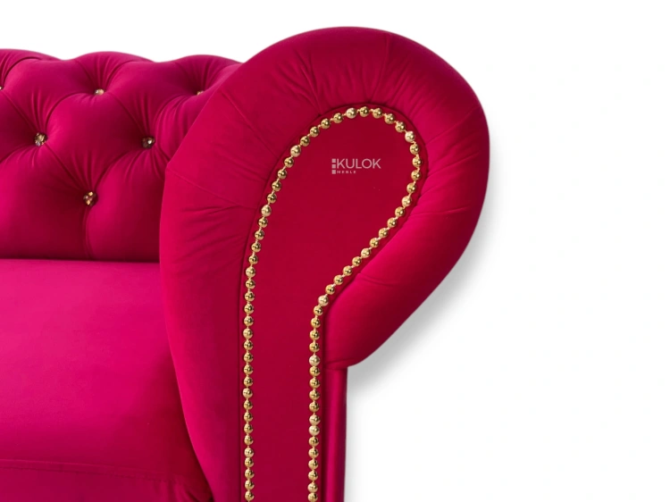Designerska sofa glamour z ozdobnymi detalami