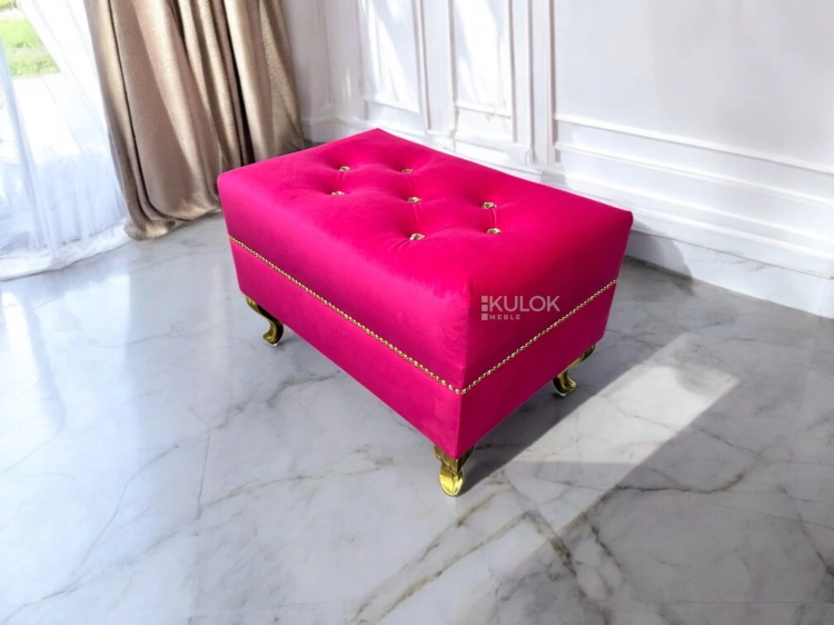Polski podnóżek Chesterfield Amor Velvet z możliwością personalizacji tkaniny