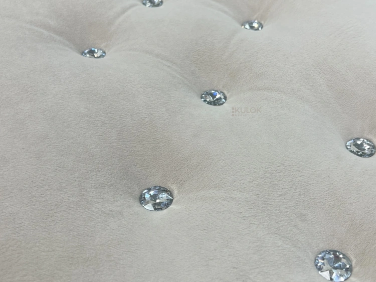Stylowy podnóżek Chesterfield z aksamitnym obiciem Dream Velvet
