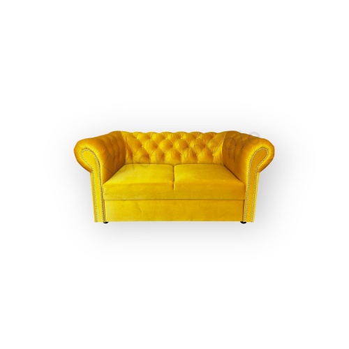 Mała sofka do salonu, pokoiku, biura i gabinetu. Pikowana sofa od Kulok Meble w żółtym odcieniu velvet.