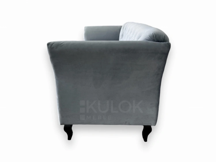 Kanapa Chester Lux Ludwik o wyraźnym stylu glamour, z pikowaną tkaniną Magic Velvet, czarnymi rzeźbionymi nogami - komfort na najwyższym poziomie.