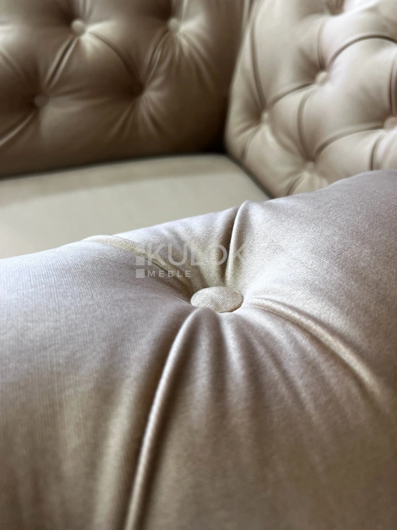 Prestige Fotel Salonowy chesterfield - Elegancja z Guzikami i Listwami Włoskimi